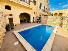 4 Bedroom Holiday Farmhouse with Private Pool in Xaghra Gozo